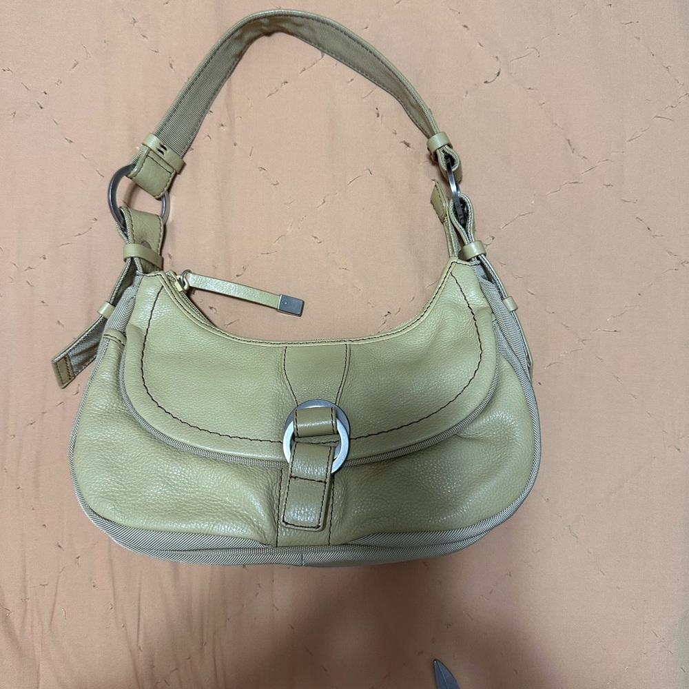 Elegant Tan Leather Shoulder Bag